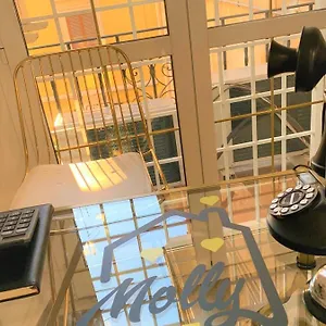 https://molly-home.it-romehotels.com